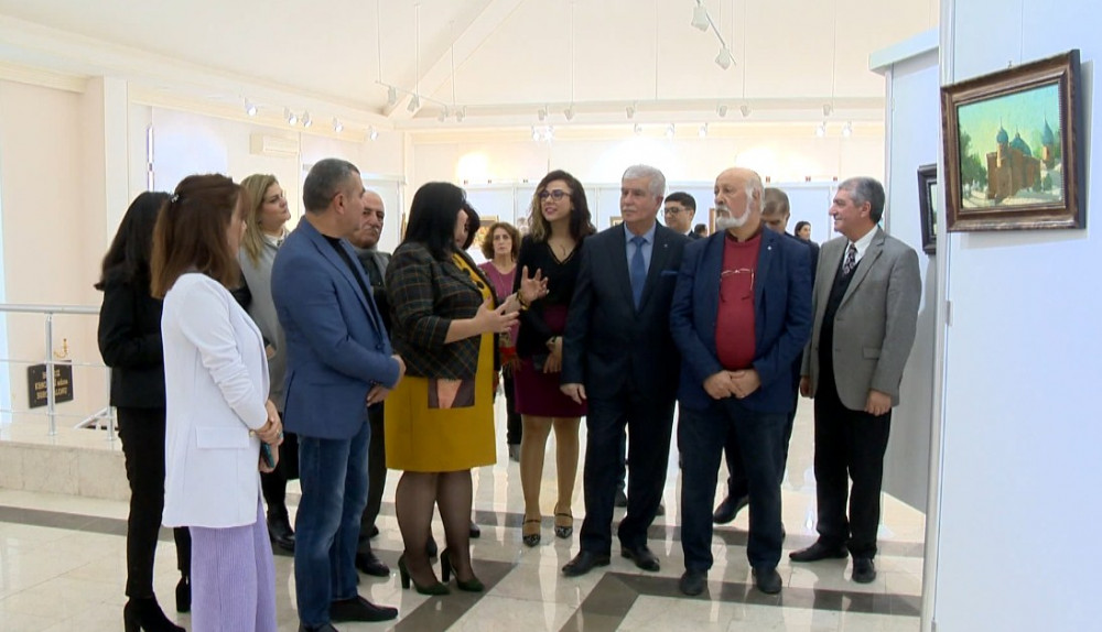 “Hər anda gözəllik” adlı sərgidə istedadlı rəssam Şahin Rəsulzadənin 90-a yaxın əsəri sərgiyə çıxarılıb<font color=red> - FOTOLAR</font>