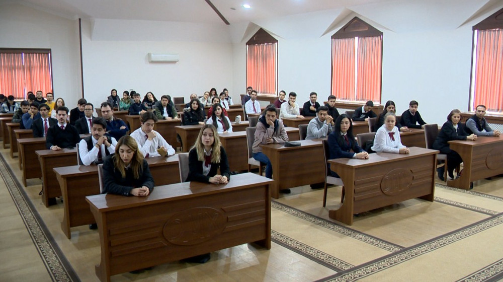 Əcnəbilər Heydər Əliyev Muzeyini ziyarət ediblər<font color=red> - FOTOLAR</font>