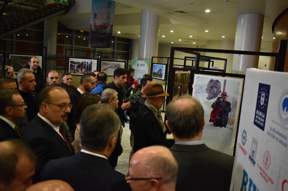 Bursada Reza Deqatinin fotosərgisi açılıb<font color=red> - FOTOLAR</font>
