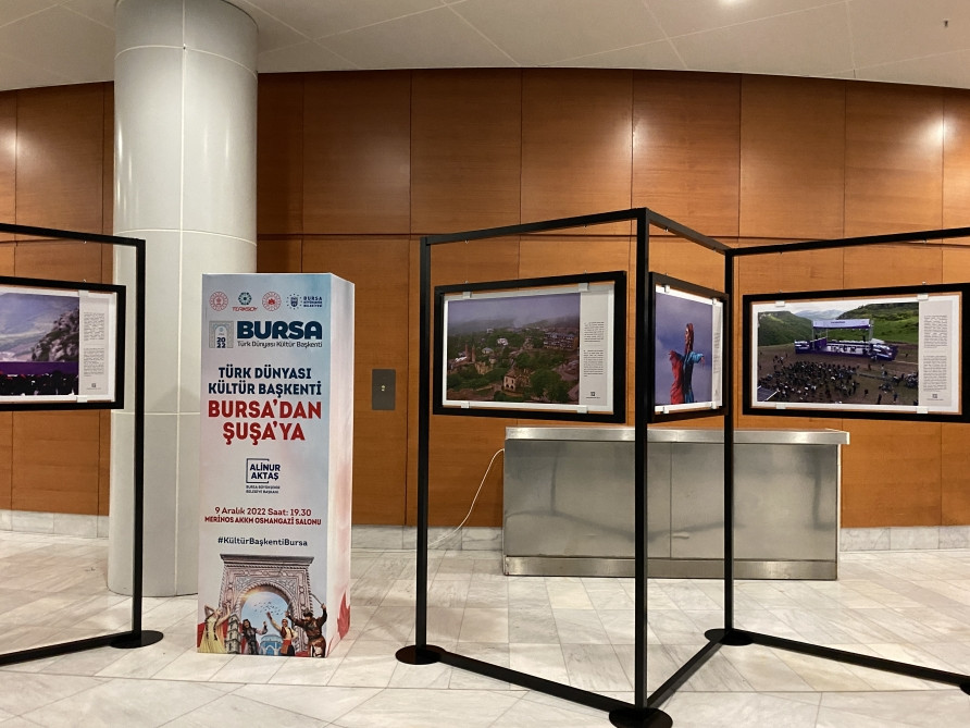 Bursada Reza Deqatinin fotosərgisi açılıb<font color=red> - FOTOLAR</font>