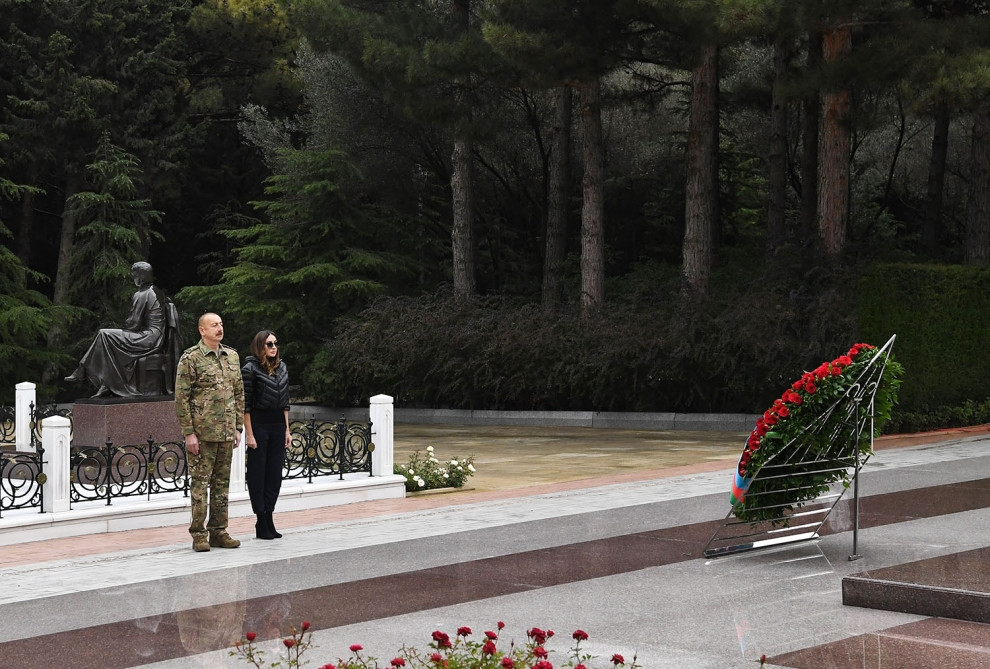 Bugünkü qüdrətli Azərbaycan Heydər Əliyev ideyalarının təntənəsidir<font color='red'> - FOTOKOMPOZİSİYA</font><font color=red> - FOTOLAR</font>