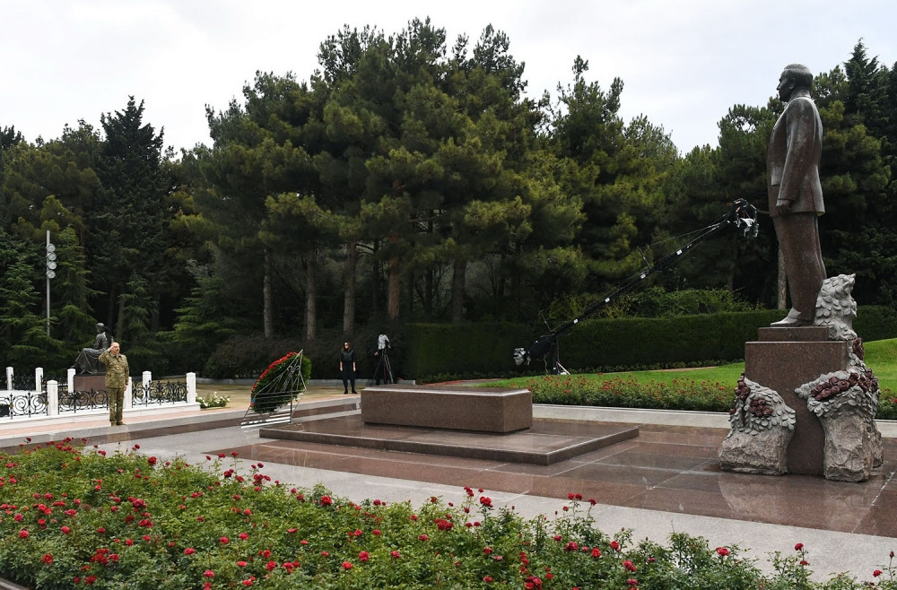 Bugünkü qüdrətli Azərbaycan Heydər Əliyev ideyalarının təntənəsidir<font color='red'> - FOTOKOMPOZİSİYA</font><font color=red> - FOTOLAR</font>