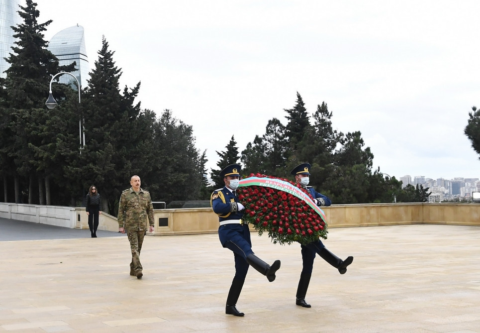 Bugünkü qüdrətli Azərbaycan Heydər Əliyev ideyalarının təntənəsidir<font color='red'> - FOTOKOMPOZİSİYA</font><font color=red> - FOTOLAR</font>