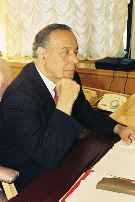 Bugünkü qüdrətli Azərbaycan Heydər Əliyev ideyalarının təntənəsidir<font color='red'> - FOTOKOMPOZİSİYA</font><font color=red> - FOTOLAR</font>