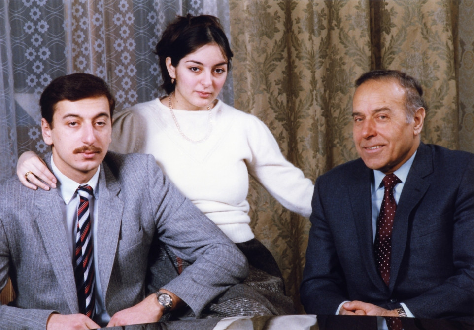 Bugünkü qüdrətli Azərbaycan Heydər Əliyev ideyalarının təntənəsidir<font color='red'> - FOTOKOMPOZİSİYA</font><font color=red> - FOTOLAR</font>