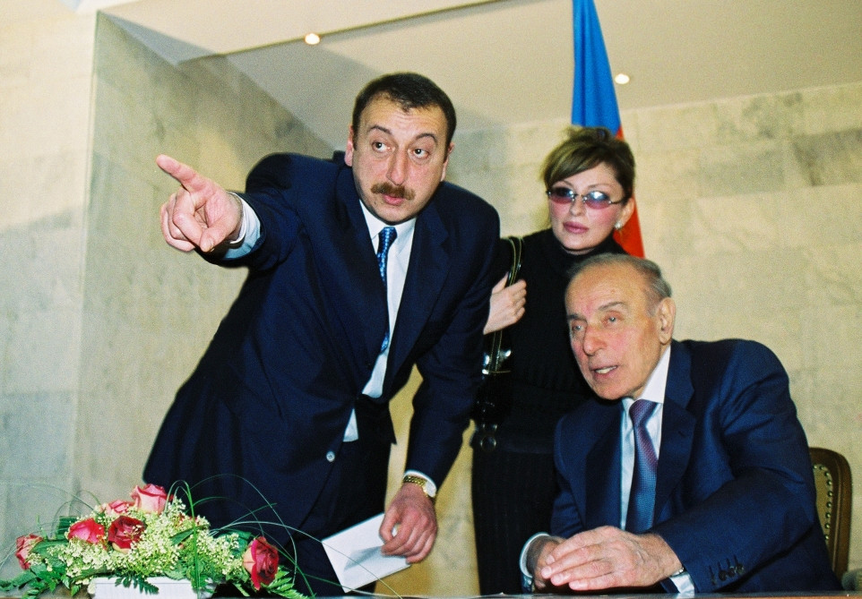 Bugünkü qüdrətli Azərbaycan Heydər Əliyev ideyalarının təntənəsidir<font color='red'> - FOTOKOMPOZİSİYA</font><font color=red> - FOTOLAR</font>
