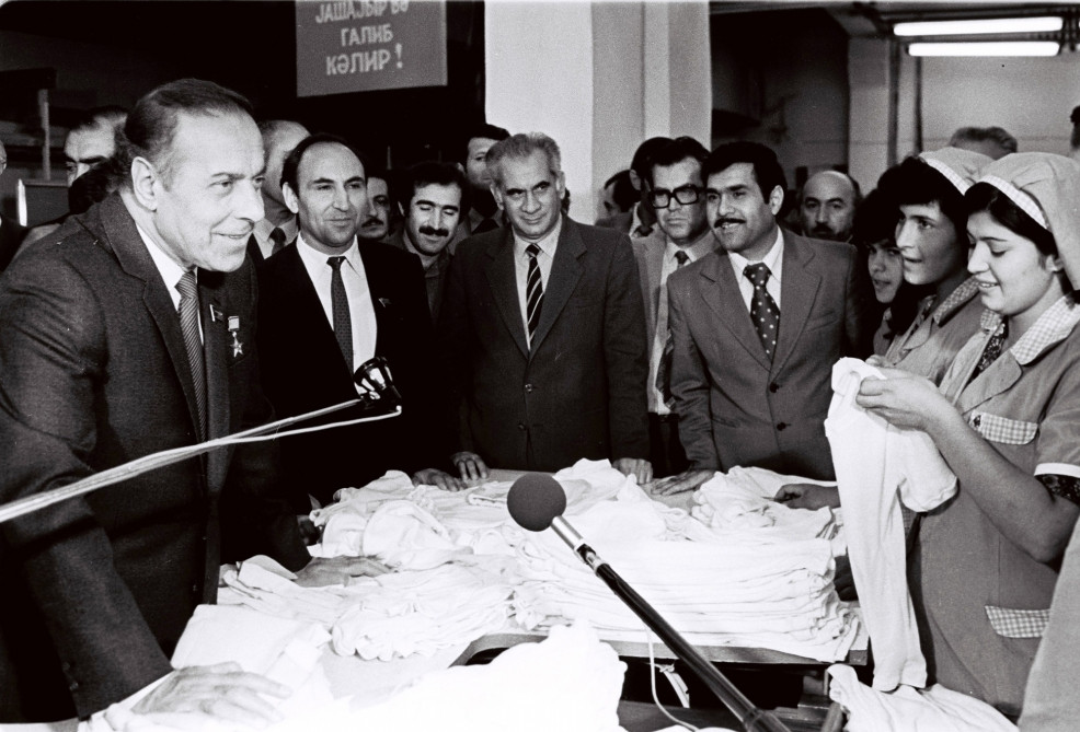 Bugünkü qüdrətli Azərbaycan Heydər Əliyev ideyalarının təntənəsidir<font color='red'> - FOTOKOMPOZİSİYA</font><font color=red> - FOTOLAR</font>
