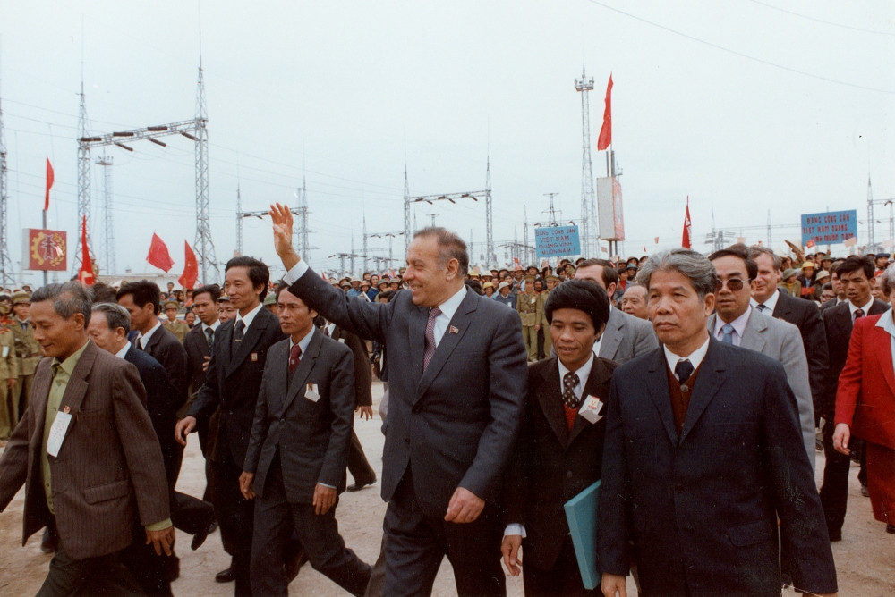 Bugünkü qüdrətli Azərbaycan Heydər Əliyev ideyalarının təntənəsidir<font color='red'> - FOTOKOMPOZİSİYA</font><font color=red> - FOTOLAR</font>