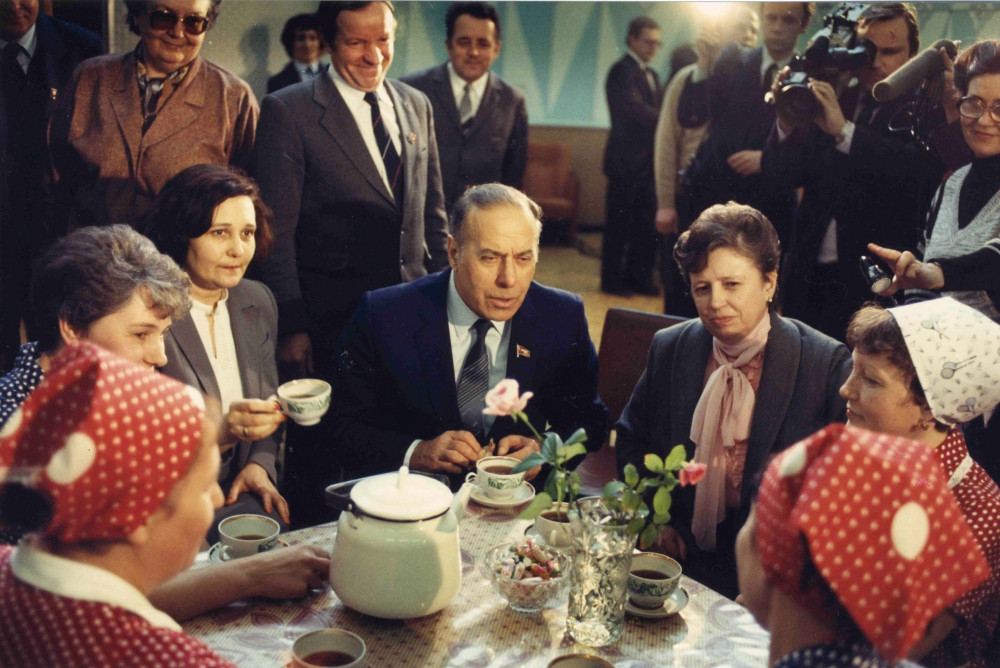 Bugünkü qüdrətli Azərbaycan Heydər Əliyev ideyalarının təntənəsidir<font color='red'> - FOTOKOMPOZİSİYA</font><font color=red> - FOTOLAR</font>