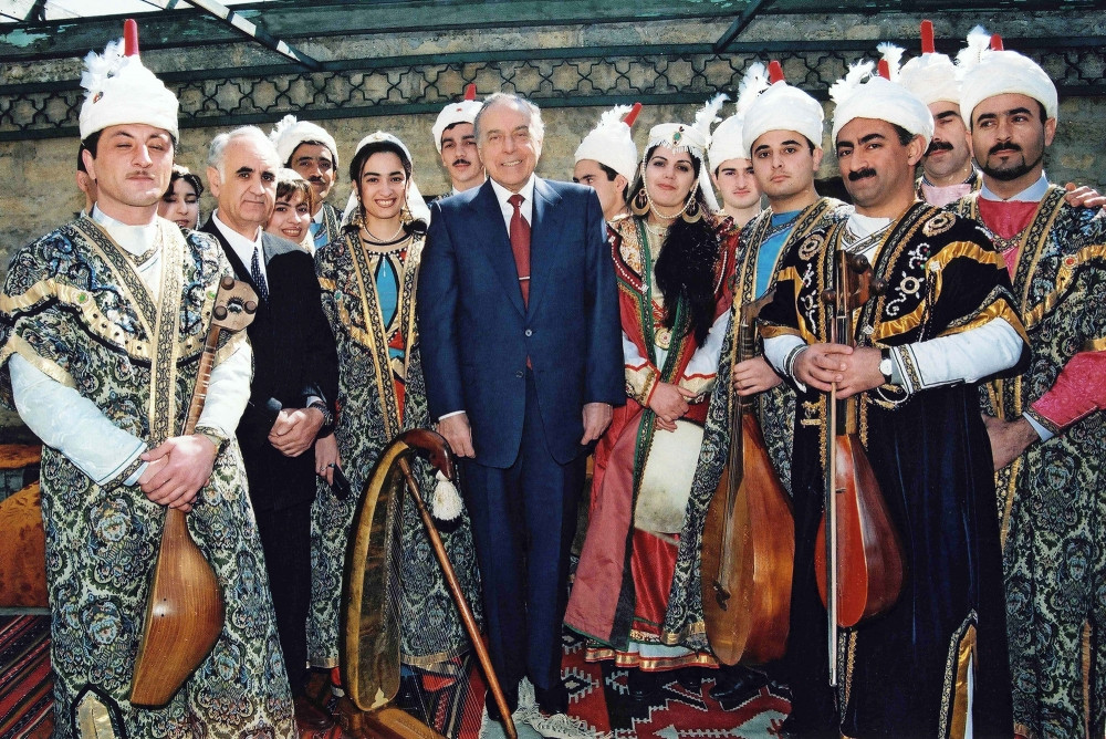 Bugünkü qüdrətli Azərbaycan Heydər Əliyev ideyalarının təntənəsidir<font color='red'> - FOTOKOMPOZİSİYA</font><font color=red> - FOTOLAR</font>