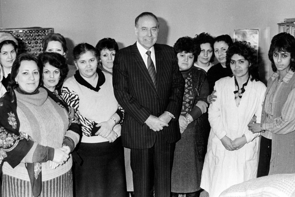 Bugünkü qüdrətli Azərbaycan Heydər Əliyev ideyalarının təntənəsidir<font color='red'> - FOTOKOMPOZİSİYA</font><font color=red> - FOTOLAR</font>