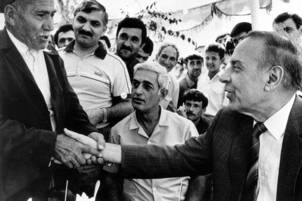 Bugünkü qüdrətli Azərbaycan Heydər Əliyev ideyalarının təntənəsidir<font color='red'> - FOTOKOMPOZİSİYA</font><font color=red> - FOTOLAR</font>