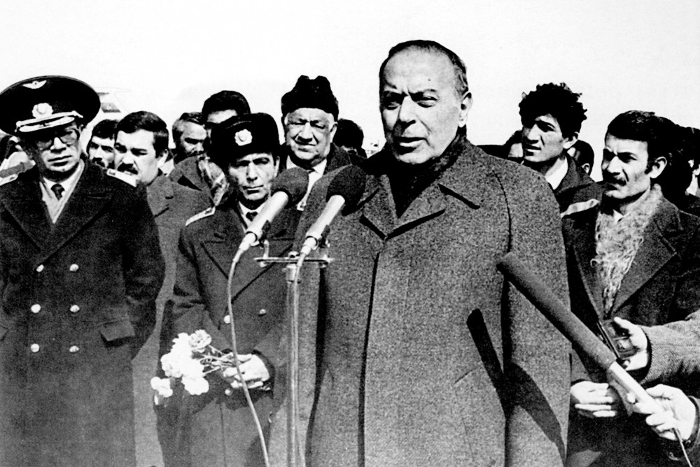 Bugünkü qüdrətli Azərbaycan Heydər Əliyev ideyalarının təntənəsidir<font color='red'> - FOTOKOMPOZİSİYA</font><font color=red> - FOTOLAR</font>