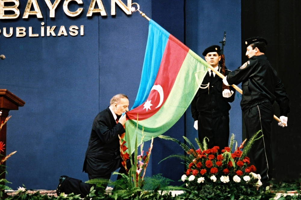 Bugünkü qüdrətli Azərbaycan Heydər Əliyev ideyalarının təntənəsidir<font color='red'> - FOTOKOMPOZİSİYA</font><font color=red> - FOTOLAR</font>