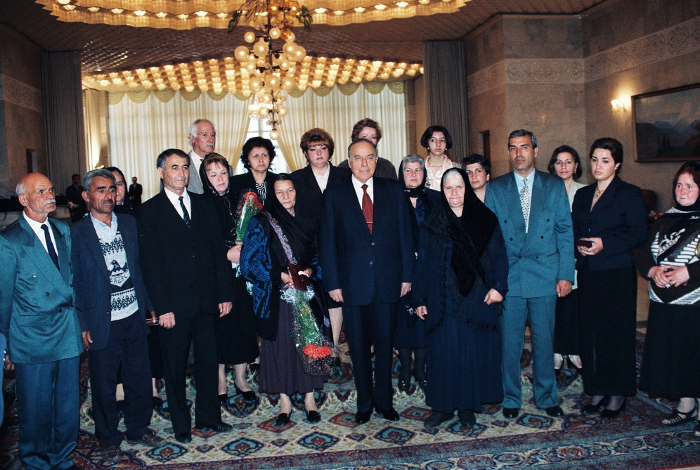 Bugünkü qüdrətli Azərbaycan Heydər Əliyev ideyalarının təntənəsidir<font color='red'> - FOTOKOMPOZİSİYA</font><font color=red> - FOTOLAR</font>