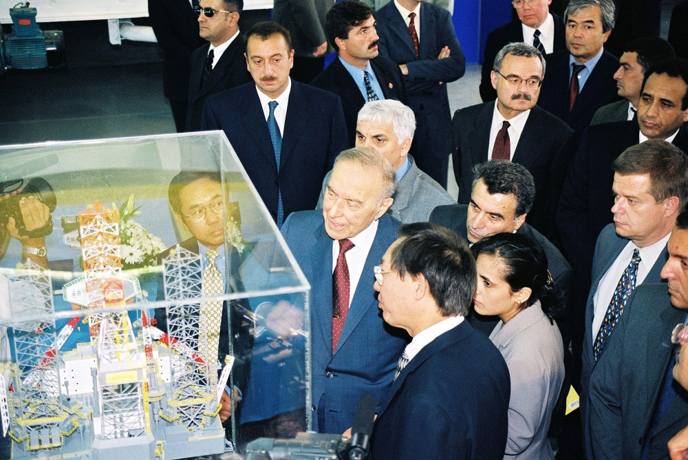Bugünkü qüdrətli Azərbaycan Heydər Əliyev ideyalarının təntənəsidir<font color='red'> - FOTOKOMPOZİSİYA</font><font color=red> - FOTOLAR</font>