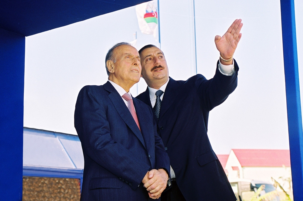 Bugünkü qüdrətli Azərbaycan Heydər Əliyev ideyalarının təntənəsidir<font color='red'> - FOTOKOMPOZİSİYA</font><font color=red> - FOTOLAR</font>