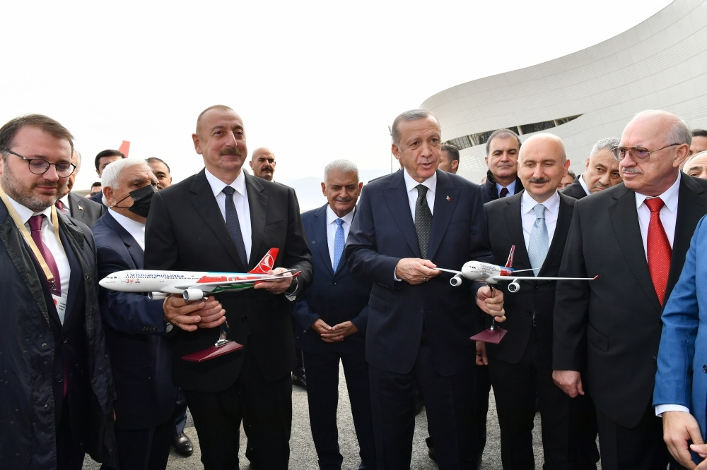 Bugünkü qüdrətli Azərbaycan Heydər Əliyev ideyalarının təntənəsidir<font color='red'> - FOTOKOMPOZİSİYA</font><font color=red> - FOTOLAR</font>
