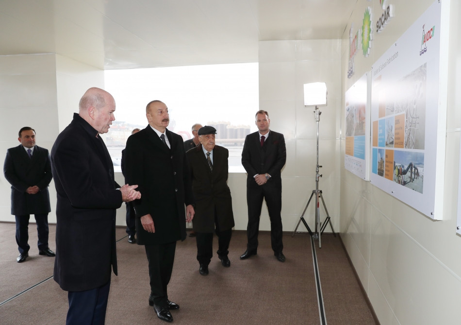 Prezident İlham Əliyev “Azəri-Mərkəzi-Şərqi” platformasının dayaq blokunun dənizə yola salınması mərasimində iştirak edib<font color='red'> - YENİLƏNİB</font><font color=red> - FOTOLAR</font>