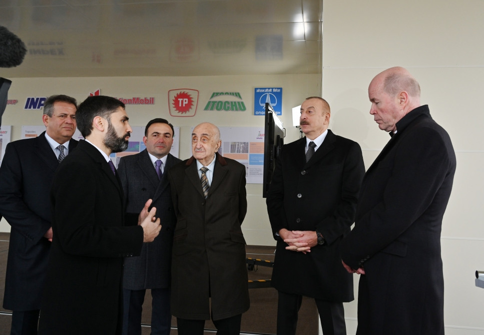 Prezident İlham Əliyev “Azəri-Mərkəzi-Şərqi” platformasının dayaq blokunun dənizə yola salınması mərasimində iştirak edib<font color='red'> - YENİLƏNİB</font><font color=red> - FOTOLAR</font>