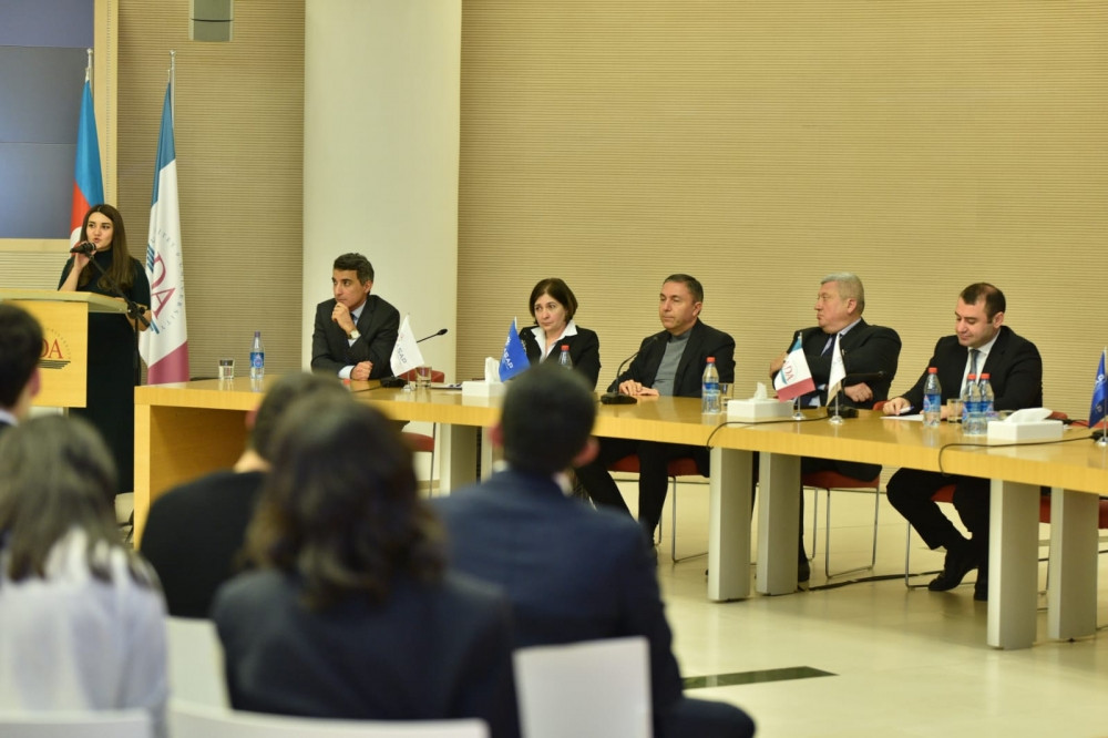  “Heydər Əliyev və xarici siyasətin Azərbaycan modeli” mövzusunda müzakirələr aparılıb<font color=red> - FOTOLAR</font>