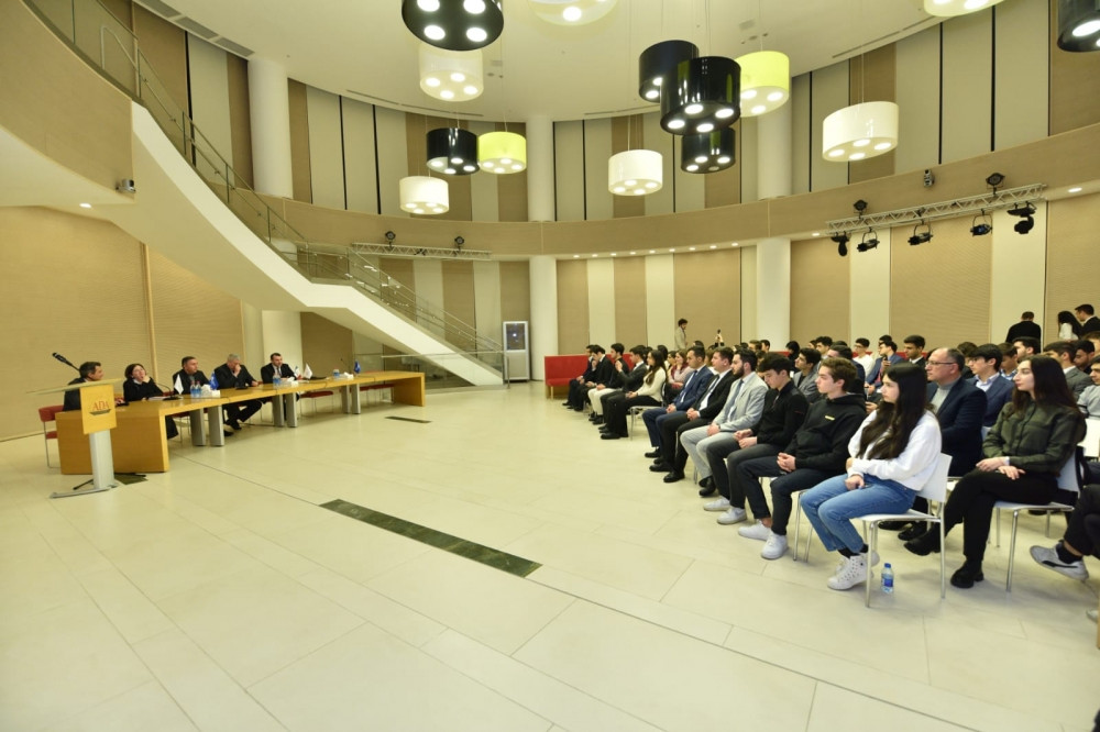  “Heydər Əliyev və xarici siyasətin Azərbaycan modeli” mövzusunda müzakirələr aparılıb<font color=red> - FOTOLAR</font>
