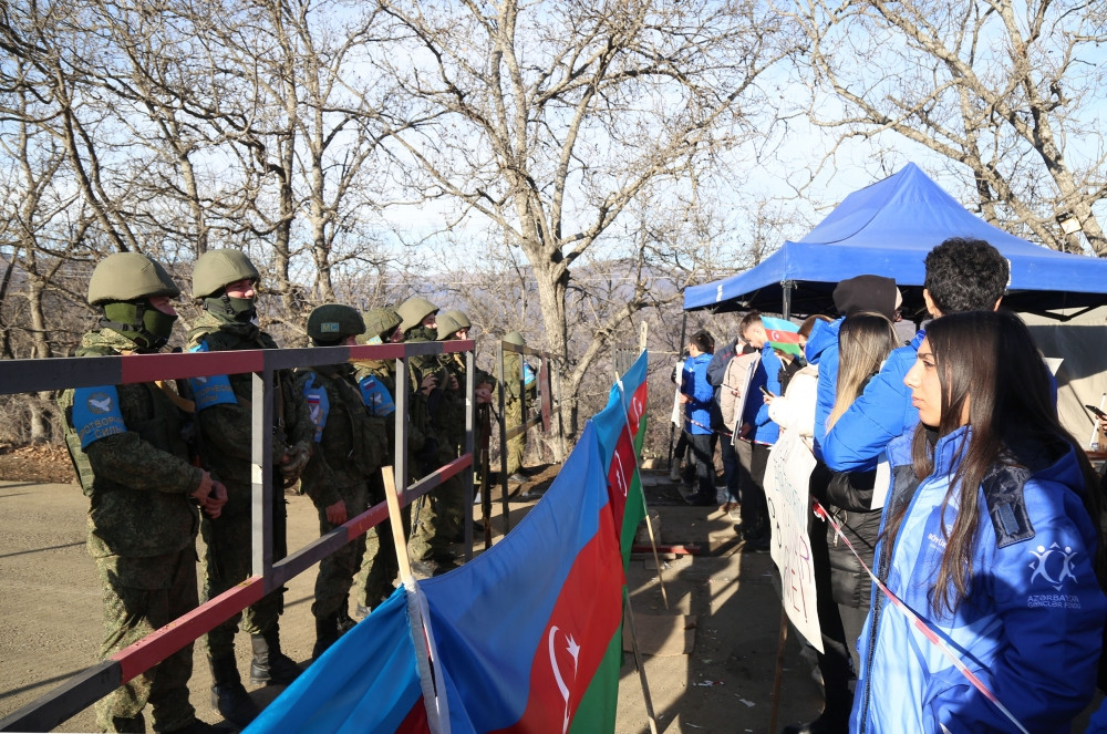 Laçın-Şuşa yolunda etiraz aksiyasının üçüncü günü<font color=red> - FOTOLAR</font>