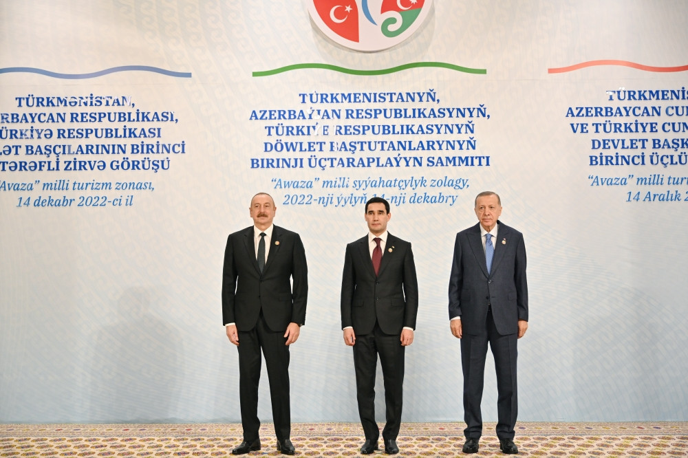 Azərbaycan, Türkiyə və Türkmənistan prezidentlərinin məhdud tərkibdə görüşü keçirilib<font color=red> - FOTOLAR</font>