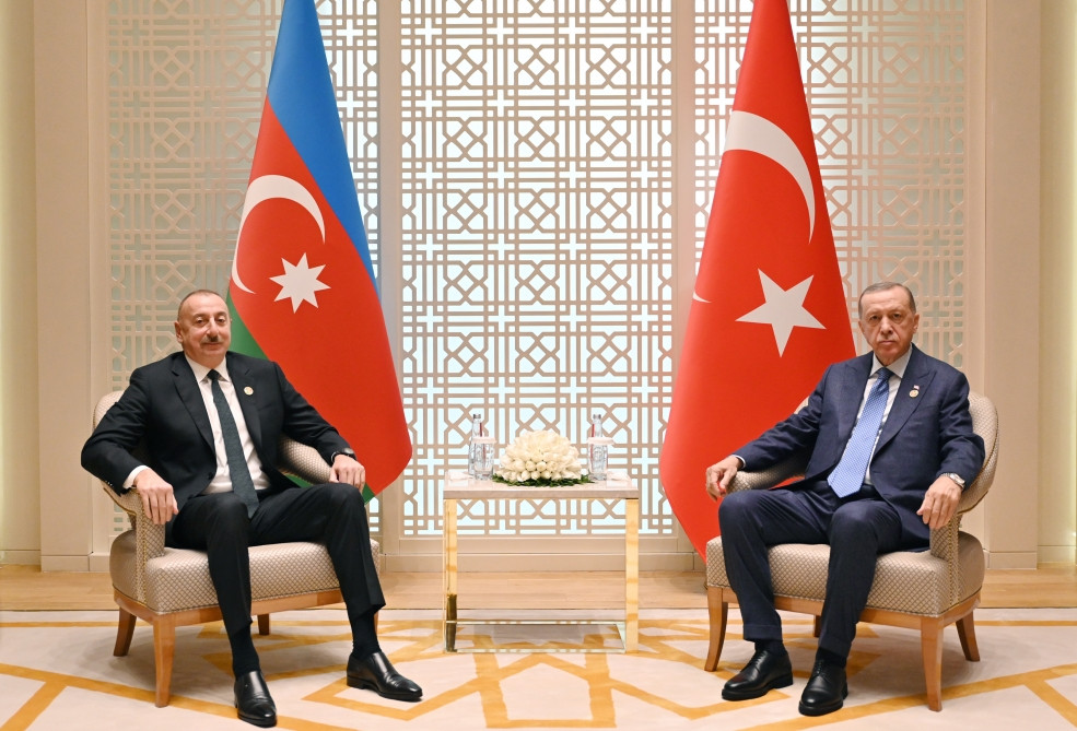 Azərbaycan Prezidenti İlham Əliyev Türkiyə Prezidenti Rəcəb Tayyib Ərdoğanla görüşüb<font color='red'> - YENİLƏNİB</font><font color=red> - FOTOLAR</font>
