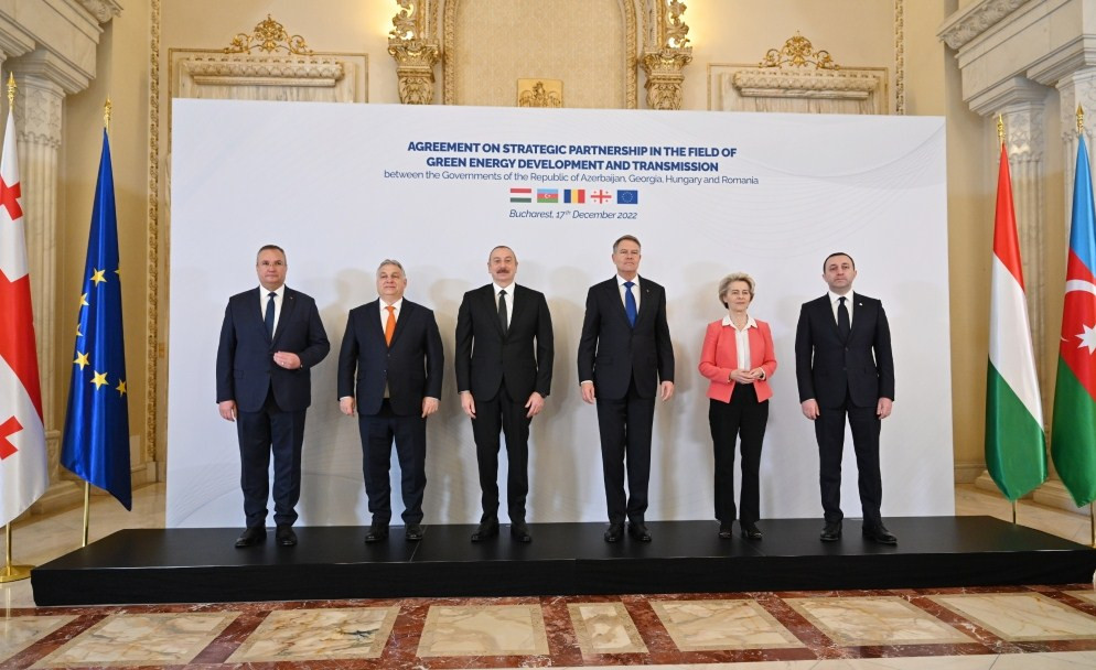 Buxarestdə yaşıl enerji ilə bağlı strateji tərəfdaşlıq haqqında Sazişin imzalanmasına dair plenar iclas keçirilib<font color='red'> - Azərbaycan Prezidenti İlham Əliyev iclasda çıxış edib</font><font color=red> - FOTOLAR</font>
