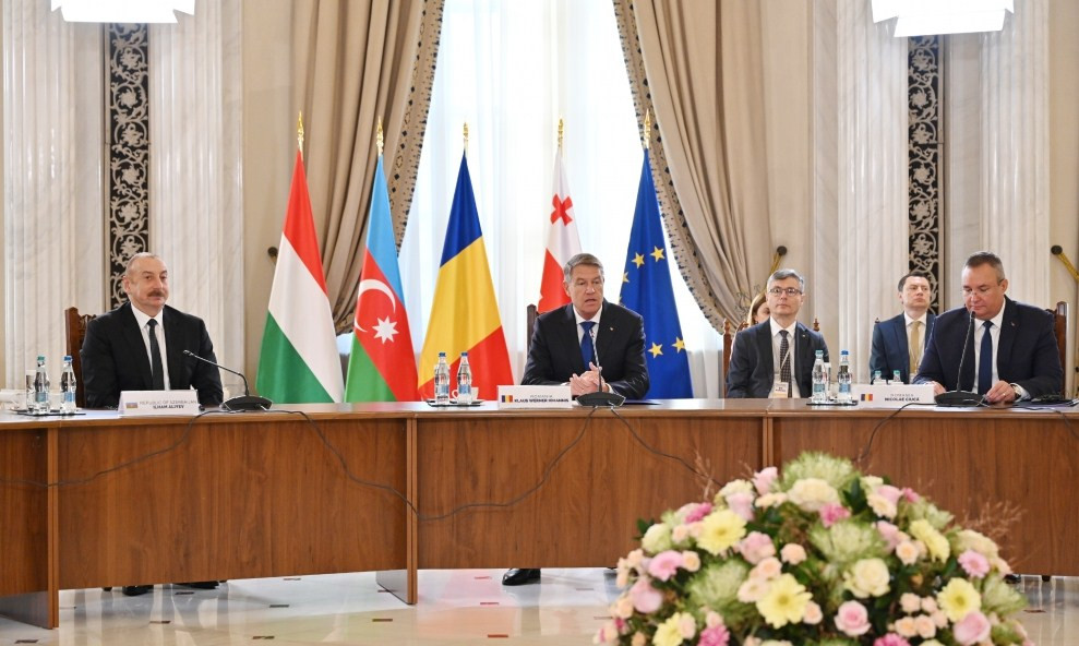 Buxarestdə yaşıl enerji ilə bağlı strateji tərəfdaşlıq haqqında Sazişin imzalanmasına dair plenar iclas keçirilib<font color='red'> - Azərbaycan Prezidenti İlham Əliyev iclasda çıxış edib</font><font color=red> - FOTOLAR</font>