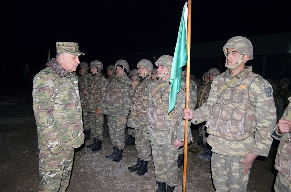 Baş Qərargah rəisi bir sıra hərbi hissələrin döyüş hazırlığını yoxlayıb<font color=red> - FOTOLAR</font>