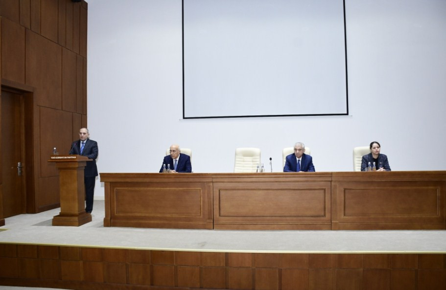 Yeni Azərbaycan Partiyasının İdarə Heyətinin iclası keçirilib<font color=red> - FOTOLAR</font>