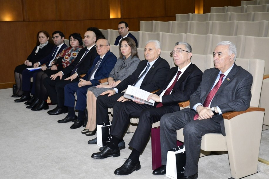 Yeni Azərbaycan Partiyasının İdarə Heyətinin iclası keçirilib<font color=red> - FOTOLAR</font>