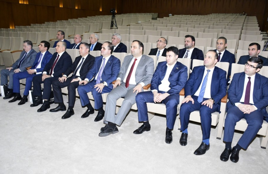 Yeni Azərbaycan Partiyasının İdarə Heyətinin iclası keçirilib<font color=red> - FOTOLAR</font>