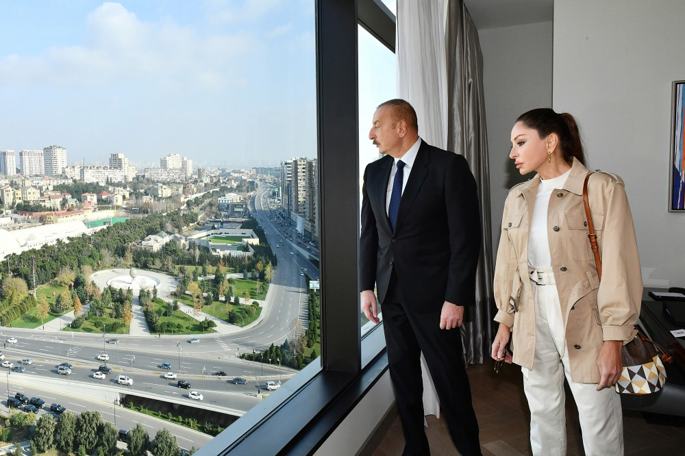 Prezident İlham Əliyev və birinci xanım Mehriban Əliyeva “The Ritz-Carlton Baku” otelinin açılışında iştirak ediblər<font color='red'> - YENİLƏNİB</font><font color=red> - FOTOLAR</font>