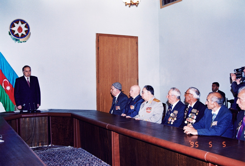 Xalqa bağışlanmış ömürdən anlar: 1995-ci ilin mayı<font color=red> - FOTOLAR</font>