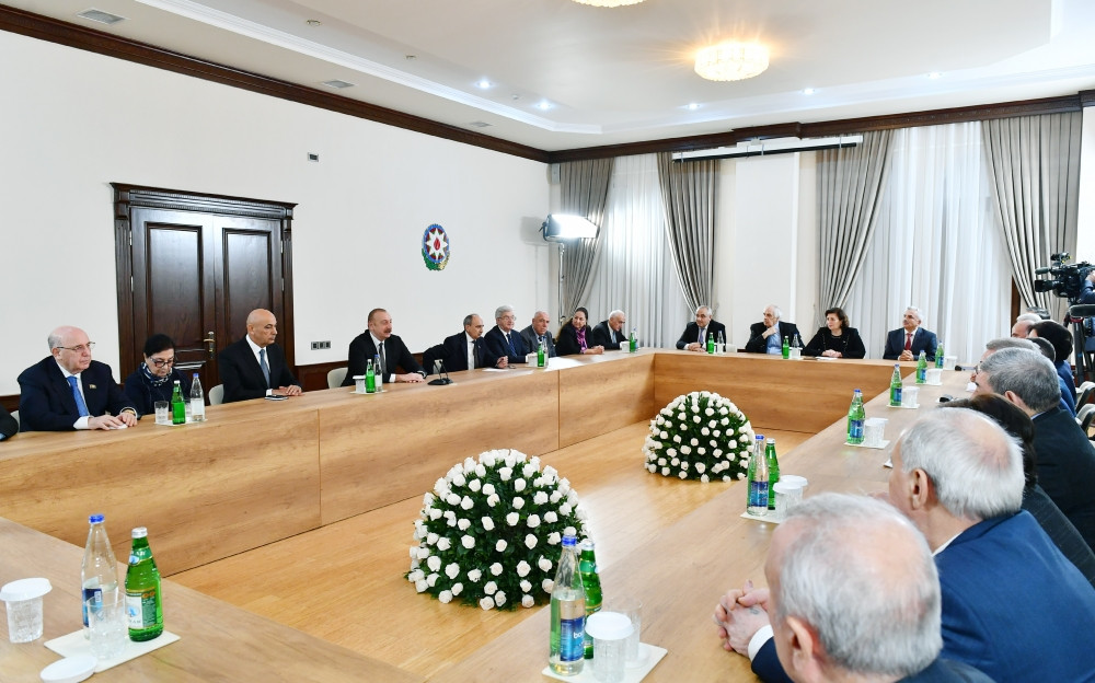 Prezident İlham Əliyev Qərbi Azərbaycan İcmasının inzibati binasında yaradılan şəraitlə tanış olub<font color='red'> - YENİLƏNİB 3</font><font color=red> - FOTOLAR</font>