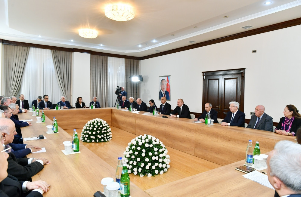 Prezident İlham Əliyev Qərbi Azərbaycan İcmasının inzibati binasında yaradılan şəraitlə tanış olub<font color='red'> - YENİLƏNİB 3</font><font color=red> - FOTOLAR</font>