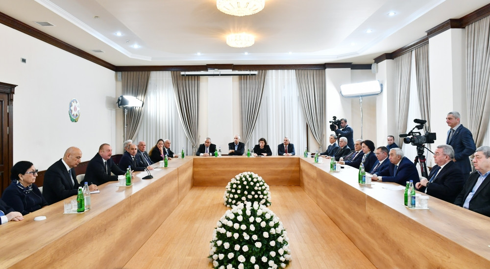 Prezident İlham Əliyev Qərbi Azərbaycan İcmasının inzibati binasında yaradılan şəraitlə tanış olub<font color='red'> - YENİLƏNİB 3</font><font color=red> - FOTOLAR</font>