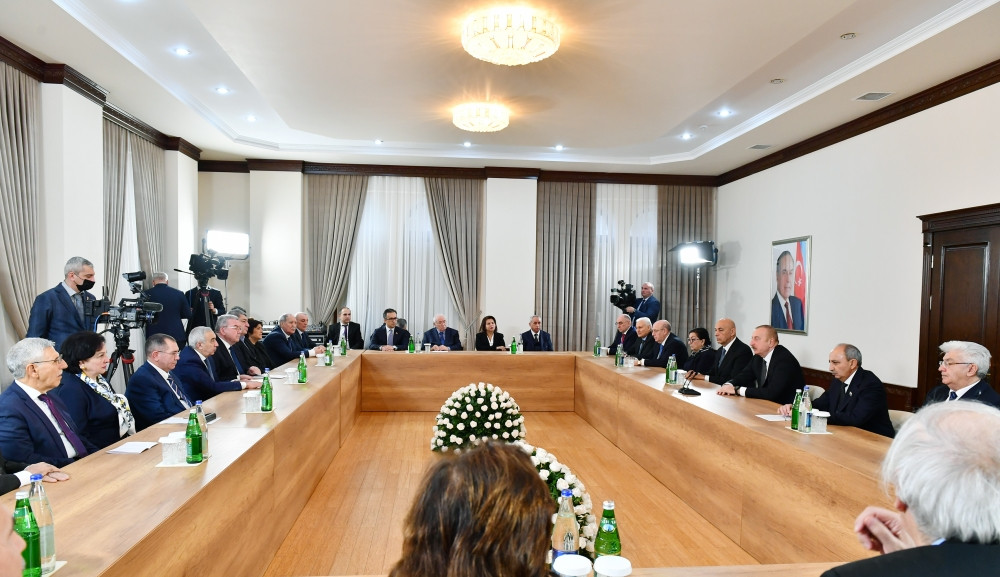 Prezident İlham Əliyev Qərbi Azərbaycan İcmasının inzibati binasında yaradılan şəraitlə tanış olub<font color='red'> - YENİLƏNİB 3</font><font color=red> - FOTOLAR</font>