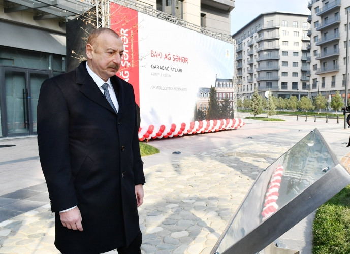 Bakı Ağ Şəhərdə bir sıra infrastruktur obyektlərinin inşası tamamlanıb, Prezident görülən işlərlə tanış olub<font color='red'> - YENİLƏNİB</font><font color=red> - FOTOLAR</font>