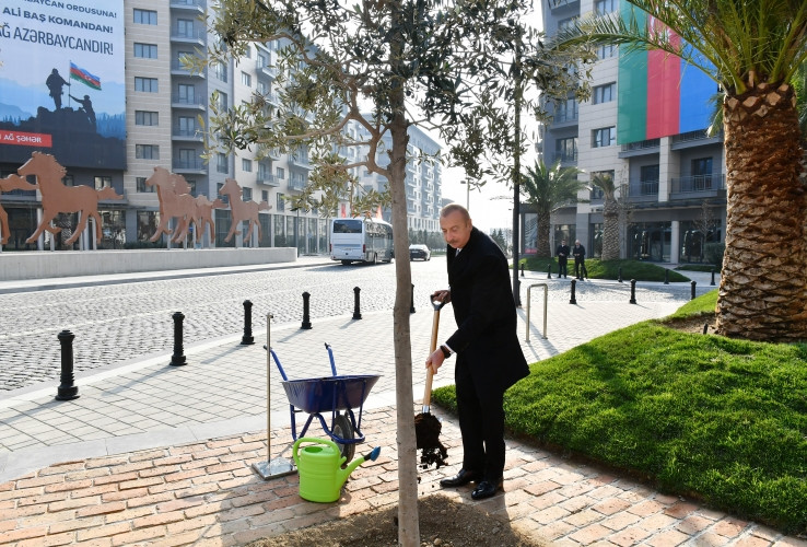 Bakı Ağ Şəhərdə bir sıra infrastruktur obyektlərinin inşası tamamlanıb, Prezident görülən işlərlə tanış olub<font color='red'> - YENİLƏNİB</font><font color=red> - FOTOLAR</font>
