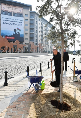 Bakı Ağ Şəhərdə bir sıra infrastruktur obyektlərinin inşası tamamlanıb, Prezident görülən işlərlə tanış olub<font color='red'> - YENİLƏNİB</font><font color=red> - FOTOLAR</font>