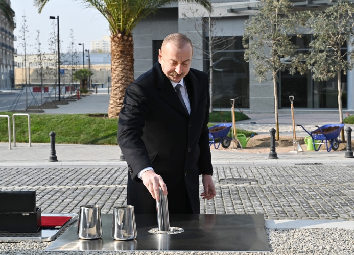 Bakı Ağ Şəhərdə bir sıra infrastruktur obyektlərinin inşası tamamlanıb, Prezident görülən işlərlə tanış olub<font color='red'> - YENİLƏNİB</font><font color=red> - FOTOLAR</font>