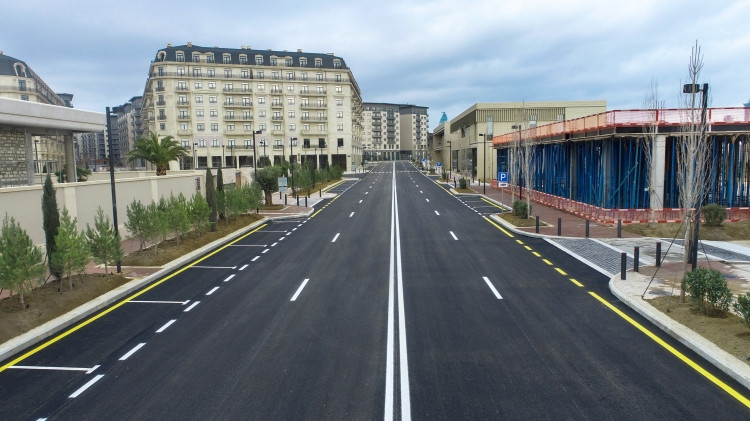 Bakı Ağ Şəhərdə bir sıra infrastruktur obyektlərinin inşası tamamlanıb, Prezident görülən işlərlə tanış olub<font color='red'> - YENİLƏNİB</font><font color=red> - FOTOLAR</font>