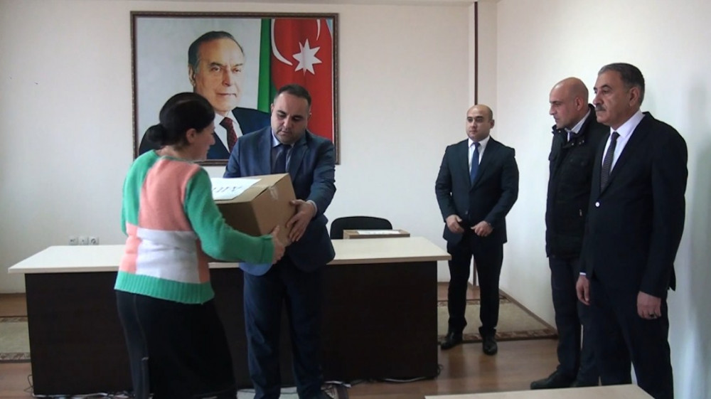 Naxçıvanda xüsusi qayğıya ehtiyacı olan 1160 ailəyə bayram sovqatı verilib<font color=red> - FOTOLAR</font>