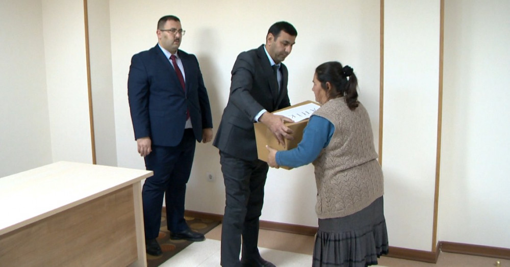Naxçıvanda xüsusi qayğıya ehtiyacı olan 1160 ailəyə bayram sovqatı verilib<font color=red> - FOTOLAR</font>