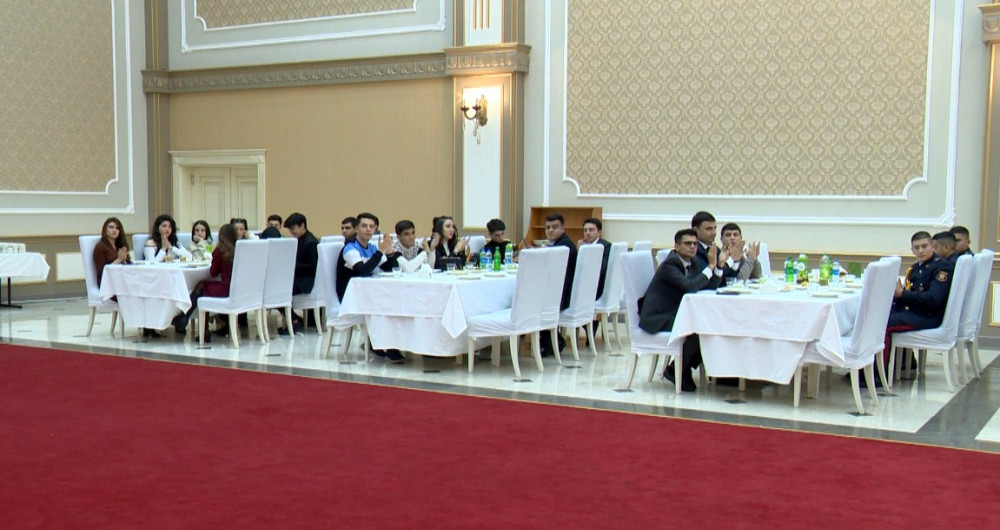 Naxçıvanda ilin fəal gəncləri mükafatlandırılıb<font color=red> - FOTOLAR</font>