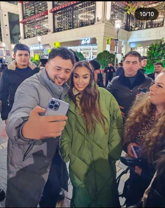 Leyla Əliyeva paytaxt sakinləri ilə görüşüb<font color=red> - FOTOLAR</font>